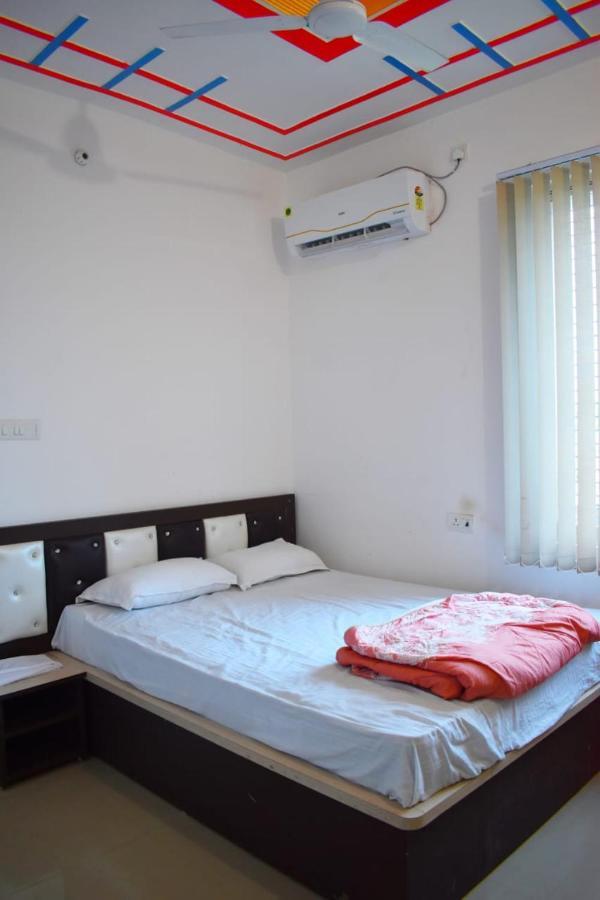 Hotel Vishal Buxar Екстериор снимка