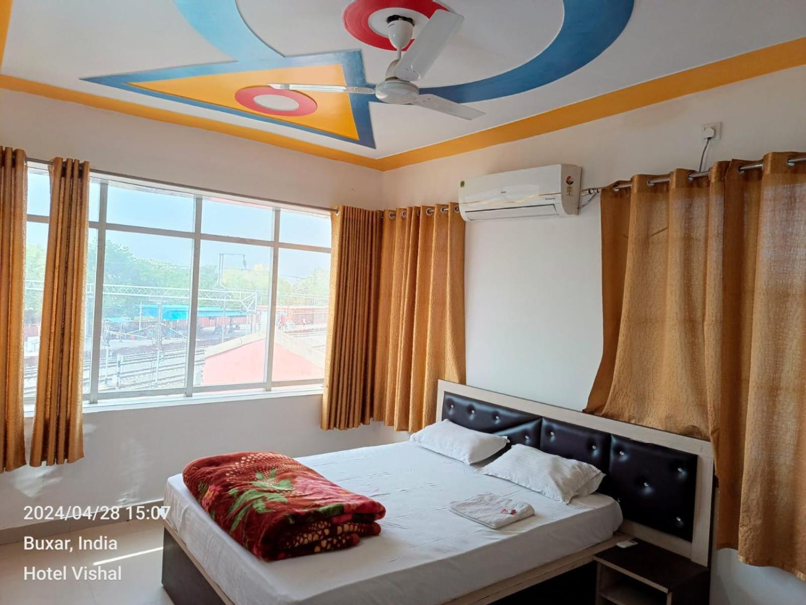 Hotel Vishal Buxar Екстериор снимка